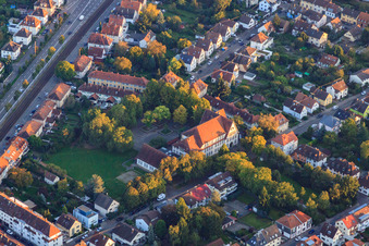 Vue aérienne de École Ried à le quartier Rüppurr in Karlsruhe dans le département Bade-Wurtemberg, Allemagne