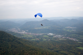 Annweiler am Trifels dans le département Rhénanie-Palatinat, Allemagne vue du ciel