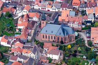Vue aérienne de Église paroissiale Saint-Martin à Saint-Martin à le quartier SaintMartin in Sankt Martin dans le département Rhénanie-Palatinat, Allemagne