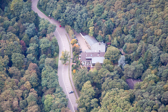 Vue aérienne de Palatinat - Restaurant Rittersberg près du château de Hambach à le quartier Hambach an der Weinstraße in Neustadt an der Weinstraße dans le département Rhénanie-Palatinat, Allemagne
