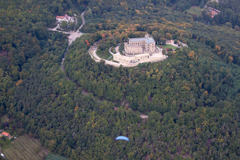 Quartier Diedesfeld in Neustadt an der Weinstraße dans le département Rhénanie-Palatinat, Allemagne du point de vue du drone