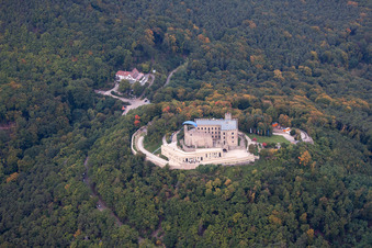 Vue d'oiseau de Château de Hambach à le quartier Diedesfeld in Neustadt an der Weinstraße dans le département Rhénanie-Palatinat, Allemagne