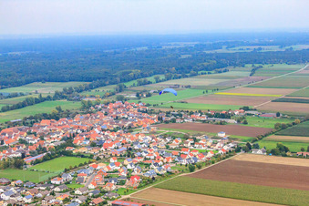 Photographie aérienne de Vue du village depuis le sud-ouest à Gommersheim dans le département Rhénanie-Palatinat, Allemagne