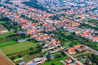 Vue oblique de Kautzengasse à Lingenfeld dans le département Rhénanie-Palatinat, Allemagne