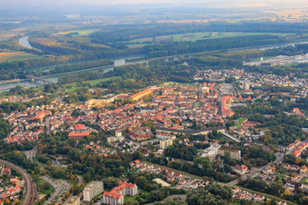 Vue aérienne de Vue de la ville depuis le nord-ouest à Germersheim dans le département Rhénanie-Palatinat, Allemagne