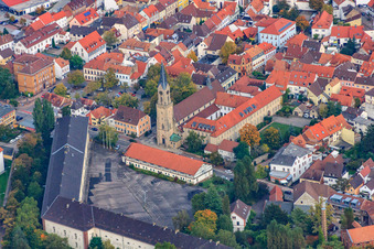 Vue aérienne de Klosterstraße avec St. Jakobus à Germersheim dans le département Rhénanie-Palatinat, Allemagne