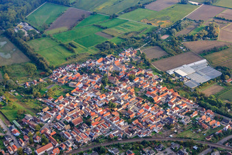 Vue aérienne de Vue de la ville depuis le nord-ouest à le quartier Sondernheim in Germersheim dans le département Rhénanie-Palatinat, Allemagne