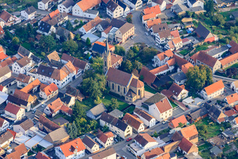 Église catholique Saint-Jean-Baptiste à le quartier Sondernheim in Germersheim dans le département Rhénanie-Palatinat, Allemagne d'en haut