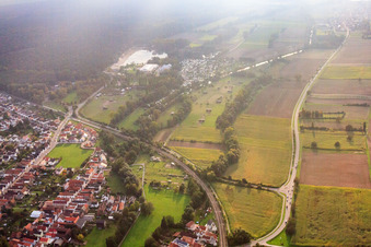 Vue oblique de La ferme d'autruches de Mhou au centre de loisirs à Rülzheim dans le département Rhénanie-Palatinat, Allemagne