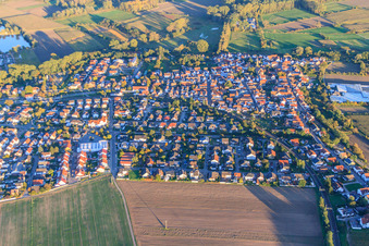 Vue aérienne de Schillerstraße à le quartier Sondernheim in Germersheim dans le département Rhénanie-Palatinat, Allemagne