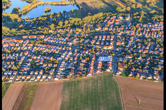 Vue aérienne de Rue Gottfried-Tulla à le quartier Sondernheim in Germersheim dans le département Rhénanie-Palatinat, Allemagne