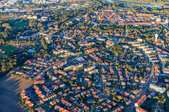 Vue aérienne de Rue Theodor-Heuss à Germersheim dans le département Rhénanie-Palatinat, Allemagne