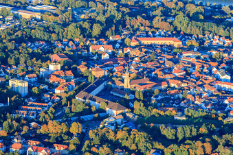 Vue aérienne de Entre Klosterstraße et Zeughausstraße avec le Musée allemand de la route à Germersheim dans le département Rhénanie-Palatinat, Allemagne