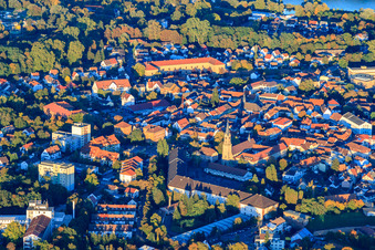 Vue aérienne de Entre Klosterstraße et Zeughausstraße avec le Musée allemand de la route à Germersheim dans le département Rhénanie-Palatinat, Allemagne