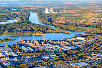 Vue aérienne de Zone industrielle de la Hafenstraße avec Smurfit Westrock Wellpappe Südwest, Ardagh Group et Hanewald Spedition à Germersheim dans le département Rhénanie-Palatinat, Allemagne