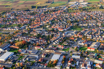 Vue aérienne de Vue de la ville depuis le sud à Rülzheim dans le département Rhénanie-Palatinat, Allemagne