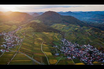 Vue aérienne de Coucher de soleil à Kastanienbusch à Ranschbach à Birkweiler dans le département Rhénanie-Palatinat, Allemagne