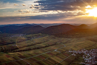 Vue aérienne de Coucher de soleil entre Ranchbach et Leinsweiler à le quartier Arzheim in Landau in der Pfalz dans le département Rhénanie-Palatinat, Allemagne