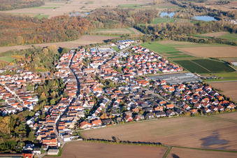Vue aérienne de Nouveau quartier résidentiel d'un lotissement de maisons unifamiliales Südring à Kuhardt dans le département Rhénanie-Palatinat, Allemagne