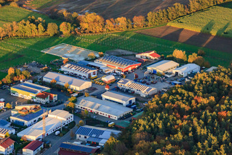 Vue aérienne de Zone industrielle de Gäxwald avec Nunnenmann GmbH et le centre équestre Müller à Herxheim bei Landau dans le département Rhénanie-Palatinat, Allemagne