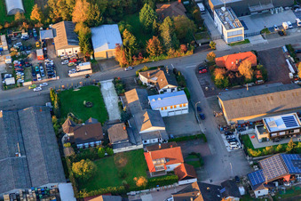 Vue aérienne de Zone industrielle Am Kleinwald avec Kanalservice E. Fröhlich GmbH et Lisa Wetzel Beautycastle - Institut de beauté Herxheim à Herxheim bei Landau dans le département Rhénanie-Palatinat, Allemagne