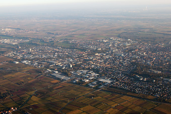 Vue aérienne de Landau vu du nord à Landau in der Pfalz dans le département Rhénanie-Palatinat, Allemagne