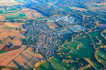 Vue aérienne de Vue de la ville depuis l'ouest à Rohrbach dans le département Rhénanie-Palatinat, Allemagne