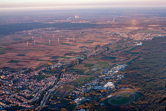 Herxheim bei Landau dans le département Rhénanie-Palatinat, Allemagne du point de vue du drone