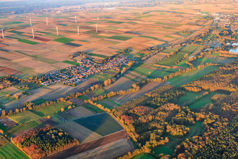 Vue aérienne de Village sur le Klingbach à Rülzheim dans le département Rhénanie-Palatinat, Allemagne