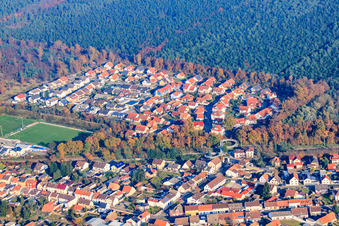 Vue aérienne de Établissement dans la forêt de la Wiesentaler Allee à le quartier Huttenheim in Philippsburg dans le département Bade-Wurtemberg, Allemagne