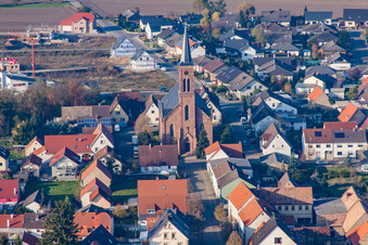 Vue aérienne de Église à le quartier Rußheim in Dettenheim dans le département Bade-Wurtemberg, Allemagne