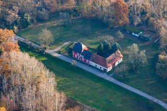 Vue aérienne de Dettenheimer Straße à le quartier Liedolsheim in Dettenheim dans le département Bade-Wurtemberg, Allemagne