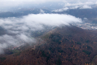 Vue aérienne de Bindersbach, ruines du château de Scharfenberg, appelé « Münz » à Leinsweiler dans le département Rhénanie-Palatinat, Allemagne