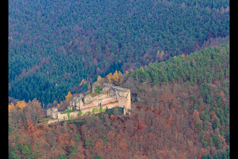 Ruines du château de Neuscharfeneck à Flemlingen dans le département Rhénanie-Palatinat, Allemagne vue du ciel