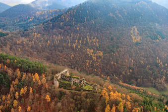 Enregistrement par drone de Ruines du château de Neuscharfeneck à Flemlingen dans le département Rhénanie-Palatinat, Allemagne