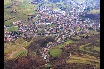 Vue aérienne de Vue de la ville depuis le nord à Albersweiler dans le département Rhénanie-Palatinat, Allemagne
