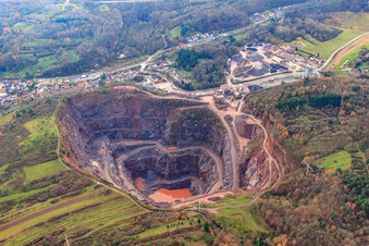 Vue aérienne de Carrière Albersweiler de la Basalt-Actien-Gesellschaft du nord-est à Albersweiler dans le département Rhénanie-Palatinat, Allemagne