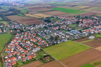 Vue aérienne de Vue du village en hiver depuis le nord-ouest à Knittelsheim dans le département Rhénanie-Palatinat, Allemagne