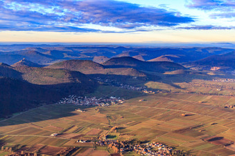 Vue aérienne de Rue des vins du Palatinat à Eschbach dans le département Rhénanie-Palatinat, Allemagne