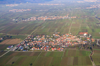 Vue aérienne de Vue du village en hiver depuis le sud à Walsheim dans le département Rhénanie-Palatinat, Allemagne