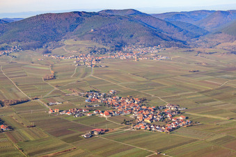 Vue aérienne de Vue du village viticole en hiver depuis l'est à Flemlingen dans le département Rhénanie-Palatinat, Allemagne