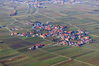 Vue aérienne de Vue du village viticole en hiver depuis l'est à Flemlingen dans le département Rhénanie-Palatinat, Allemagne