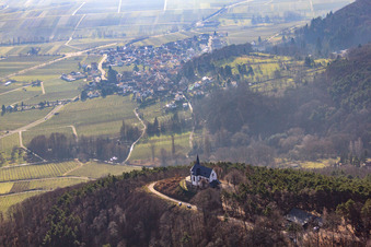 Photographie aérienne de Chapelle Sainte-Anne sur l'Annaberg à Burrweiler dans le département Rhénanie-Palatinat, Allemagne