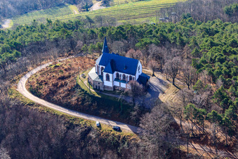 Chapelle Sainte-Anne sur l'Annaberg à Burrweiler dans le département Rhénanie-Palatinat, Allemagne d'en haut
