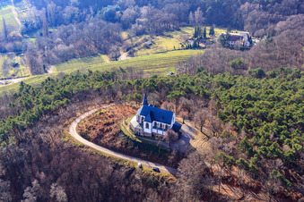 Chapelle Sainte-Anne sur l'Annaberg à Burrweiler dans le département Rhénanie-Palatinat, Allemagne hors des airs
