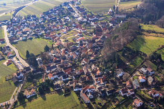 Vue aérienne de Vue du village viticole en hiver depuis le nord à Gleisweiler dans le département Rhénanie-Palatinat, Allemagne