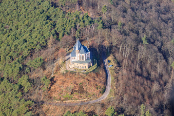 Chapelle Sainte-Anne sur l'Annaberg à Burrweiler dans le département Rhénanie-Palatinat, Allemagne vue d'en haut