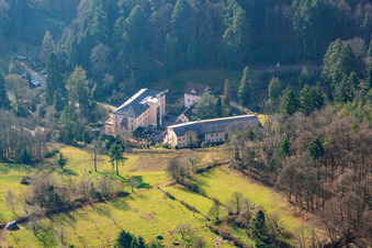 Vue aérienne de MVZ Landau GmbH à Badstr à Gleisweiler dans le département Rhénanie-Palatinat, Allemagne