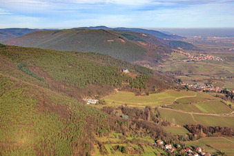 Vue aérienne de Chapelle Sainte-Anne en hiver sur l'Annaberg depuis le sud à Burrweiler dans le département Rhénanie-Palatinat, Allemagne