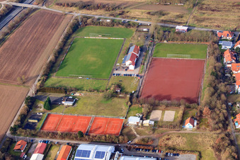 Vue aérienne de Installations sportives du Tennis Club Lingenfeld et du TSV 03 Lingenfeld eV à Lingenfeld dans le département Rhénanie-Palatinat, Allemagne